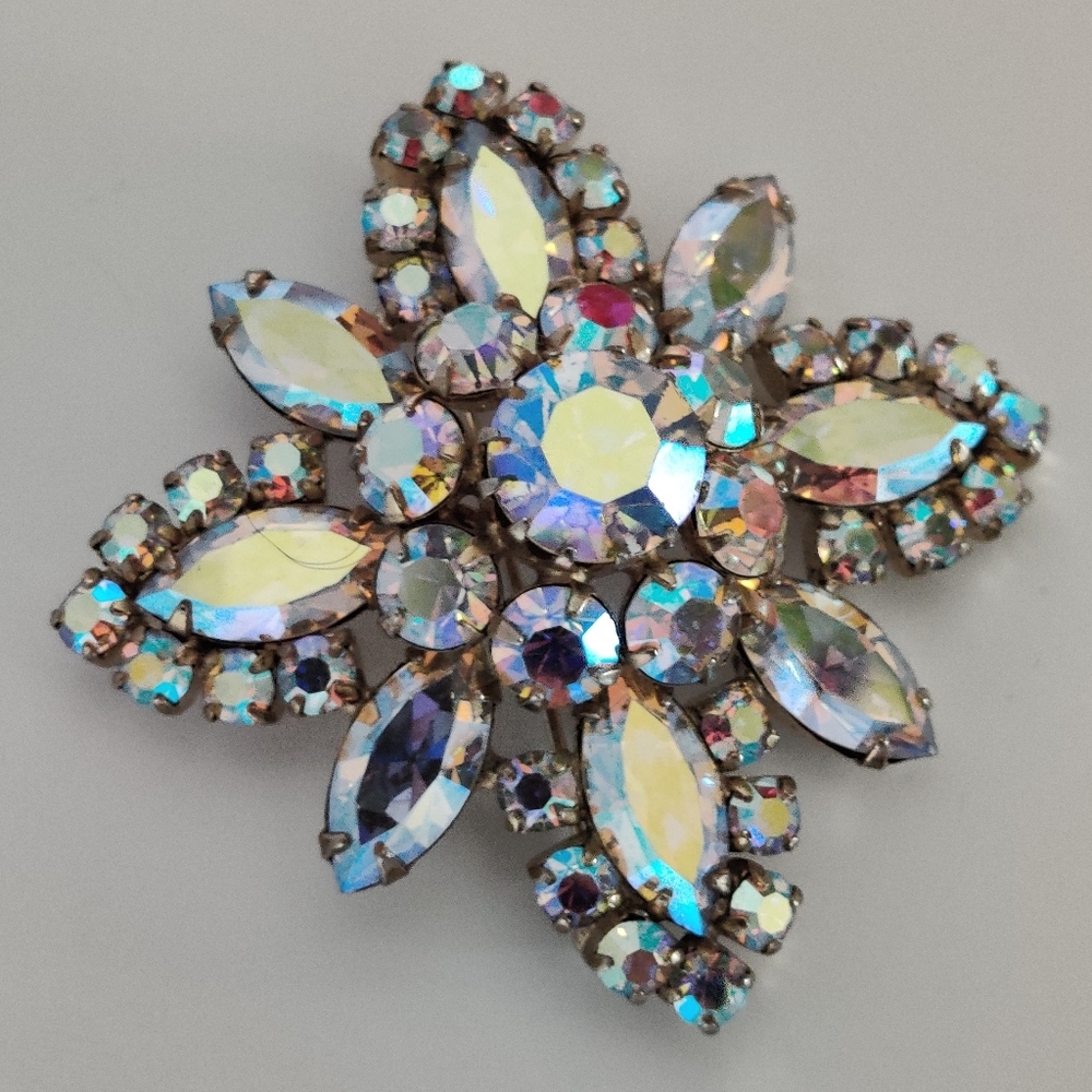 Exquisite Sherman Brooch - Picture 2 of 15